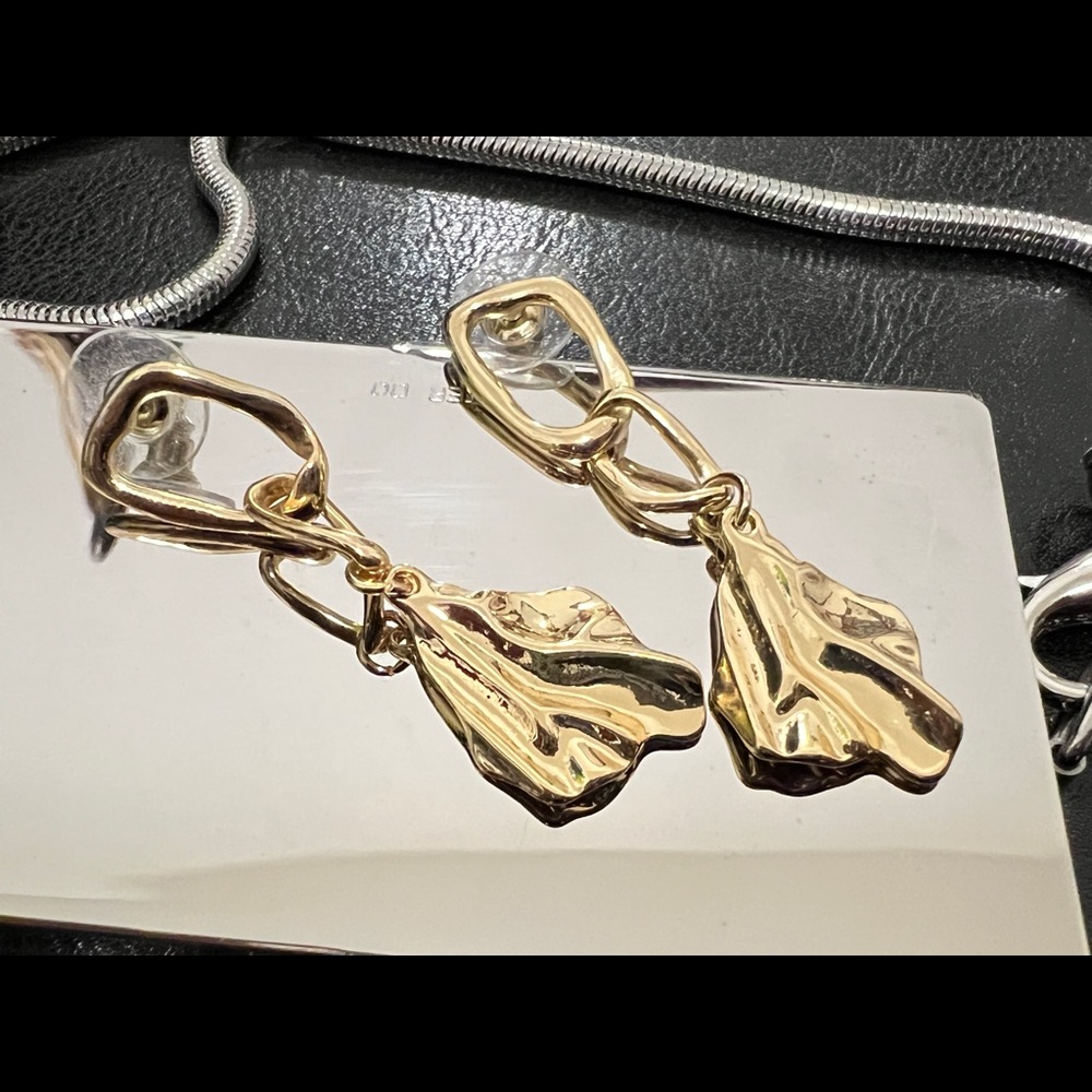 gold earring - Picture 3 of 3